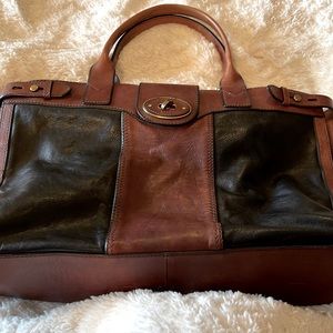 Fossil bag. All leather. Never been used. Perfect condition. Paid 400 on sale.